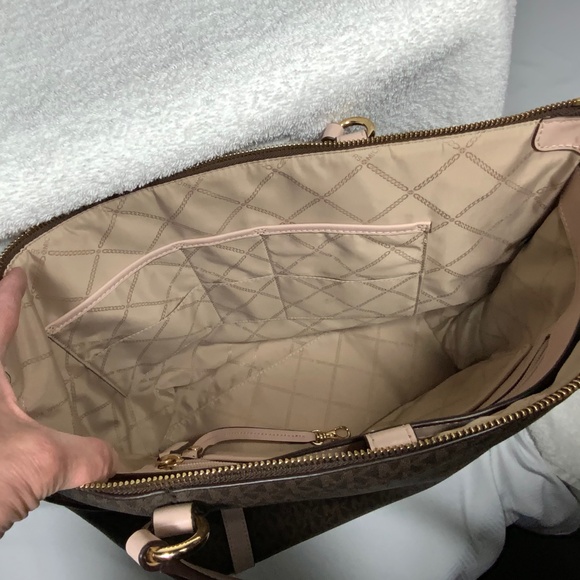 Michael Kors Sullivan Large Laptop Tote - Picture 6 of 14